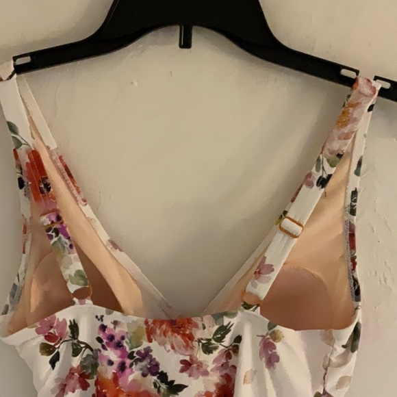 Nip Tuck Swim Ambrosia/Joanne Floral One-Piece Swimsuit, Size 6, White/Red - Picture 3 of 8